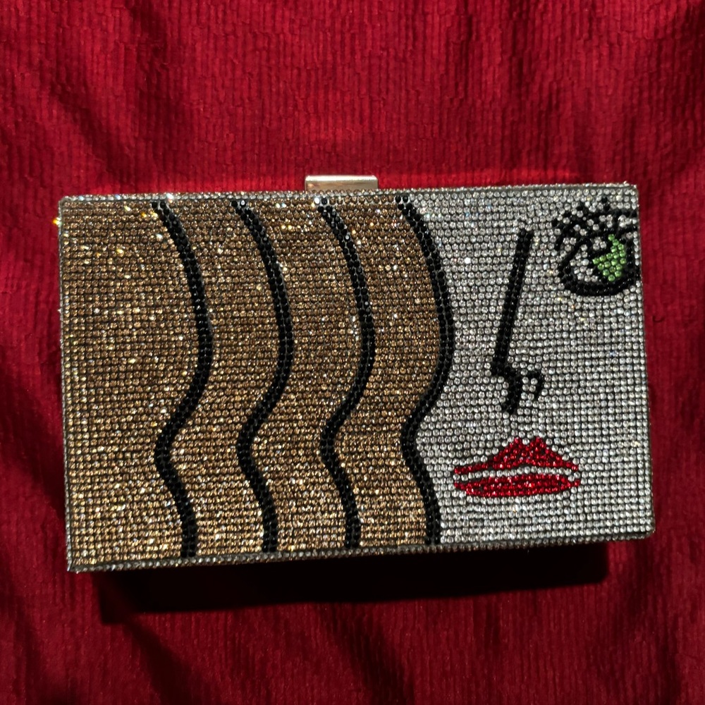 Crystals clutch with chain
